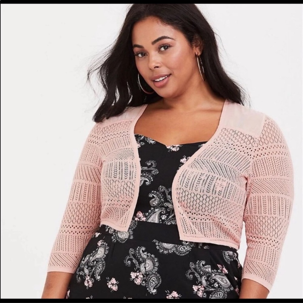 TORRID 5 PINK POINTELLE KNIT SHRUG